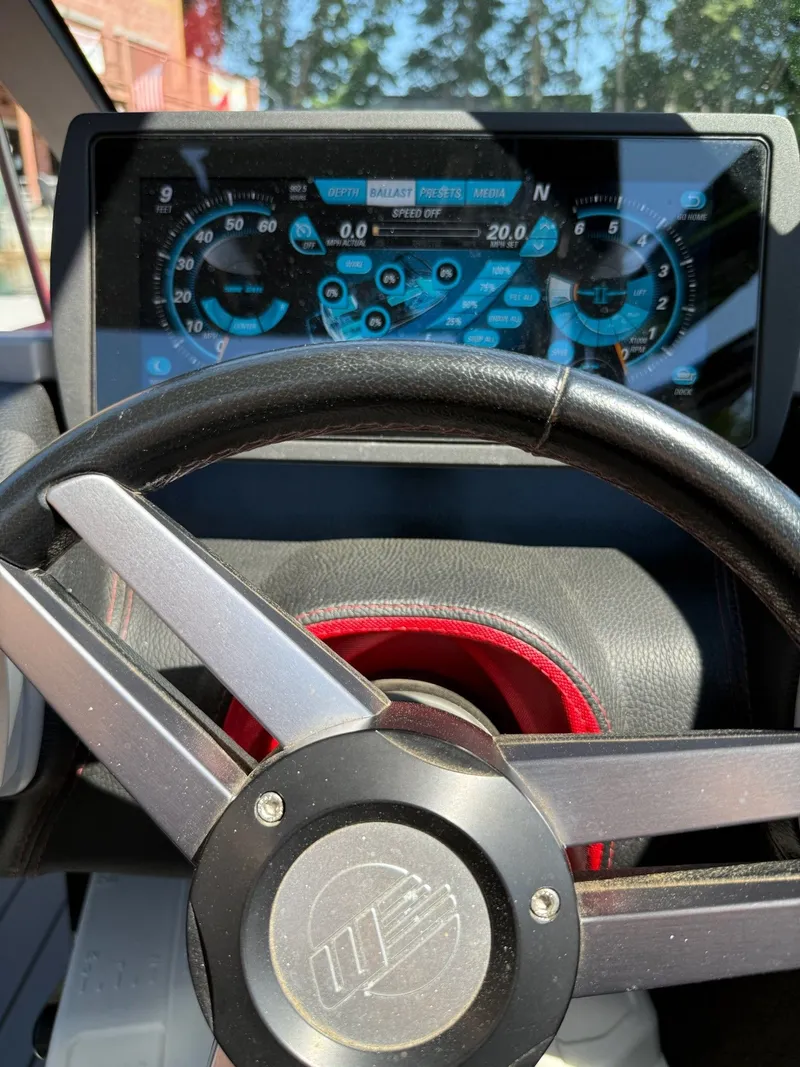 Slide: The Image of Malibu Wakesetter 23 LSV 2016 - 20