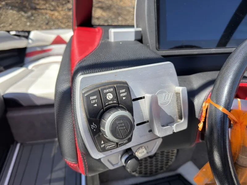 Slide: The Image of Malibu Wakesetter 23 LSV 2016 - 23