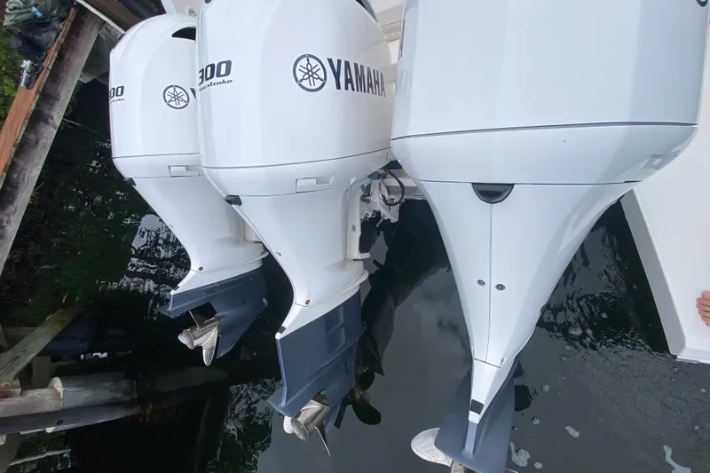 Slide: The Image of Regal 38 XO 2021 - 50