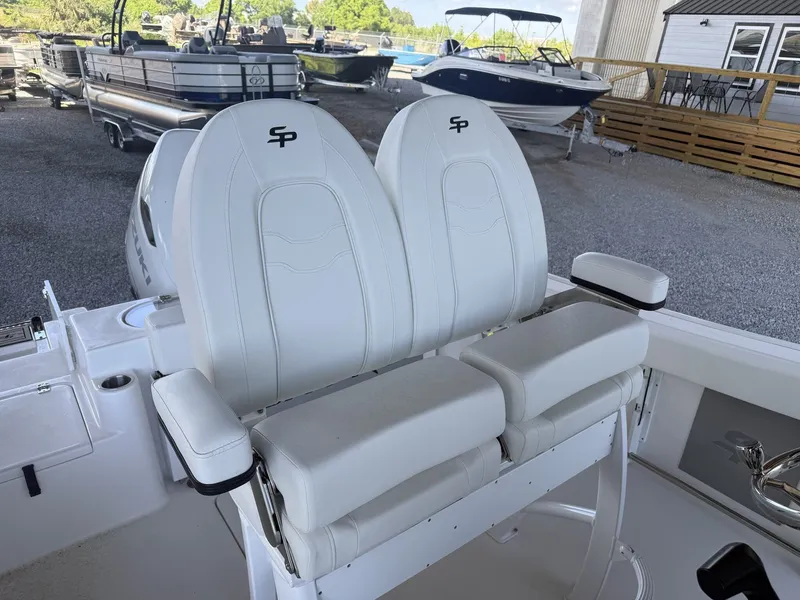 Slide: The Image of Sea Pro 242 DLX 2026 - 8