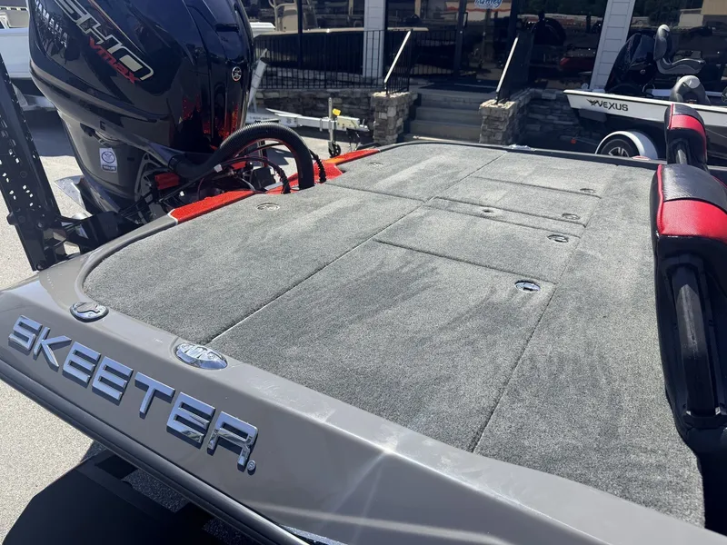 Slide: The Image of 2026 Skeeter ZXE21 boat with Yamaha engine, special color. - 12