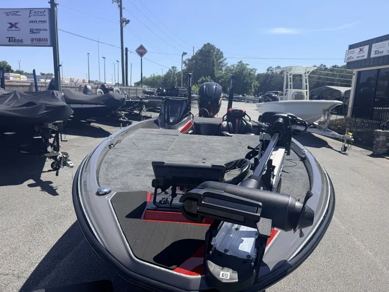 Slide: The Image of 2026 Skeeter ZXE21 boat with special color option in parking lot. - 15