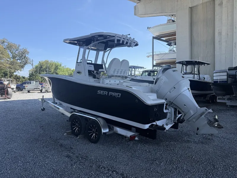 Slide: The Image of Sea Pro 242 DLX 2026 - 2