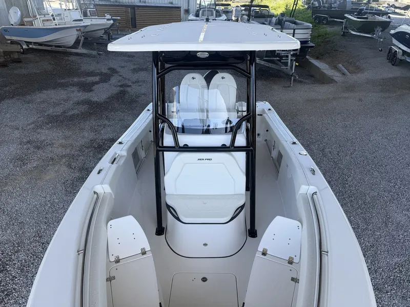 Slide: The Image of Sea Pro 222 Center Console 2026 - 14