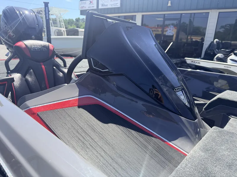 Slide: The Image of Skeeter ZXE21 SPECIAL COLOR OPTION! 2026 - 14