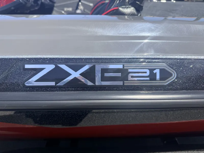 Slide: The Image of Skeeter ZXE21 SPECIAL COLOR OPTION! 2026 - 9