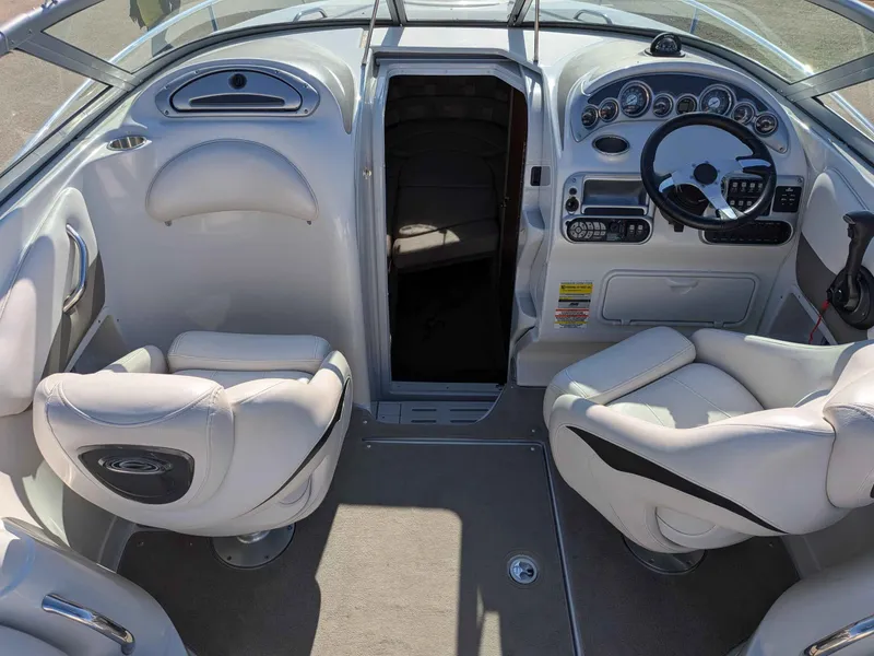 Slide: The Image of Crownline Boats 255 CCR 2007 - 10