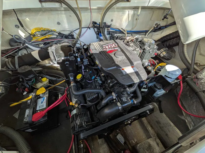 Slide: The Image of Crownline Boats 255 CCR 2007 - 13