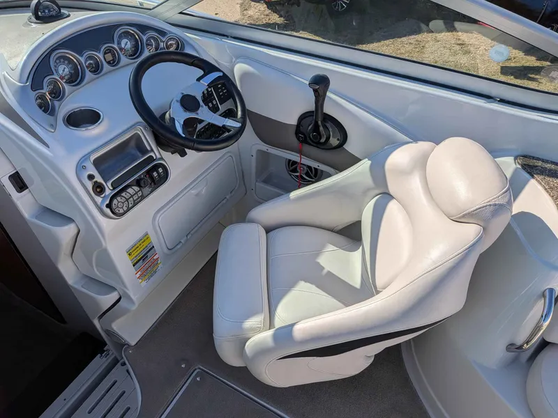 Slide: The Image of Crownline Boats 255 CCR 2007 - 16