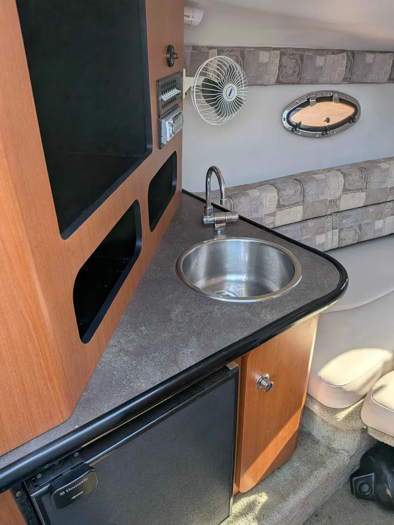 Slide: The Image of Crownline Boats 255 CCR 2007 - 19