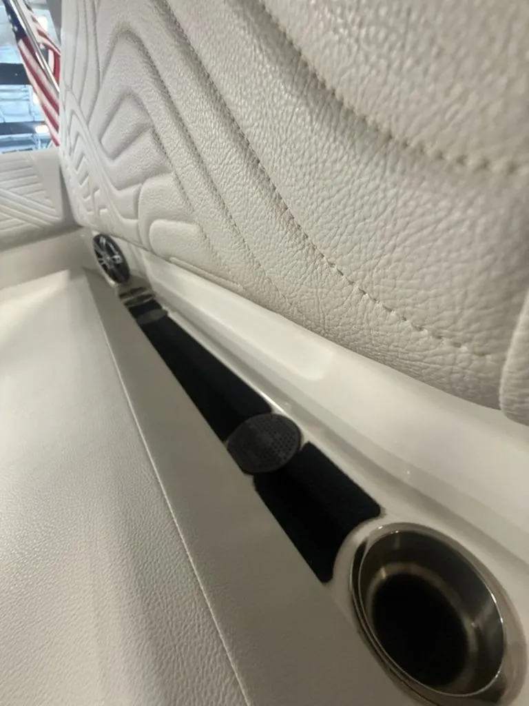 Slide: The Image of Sea Ray SDX 270 Surf 2025 - 16