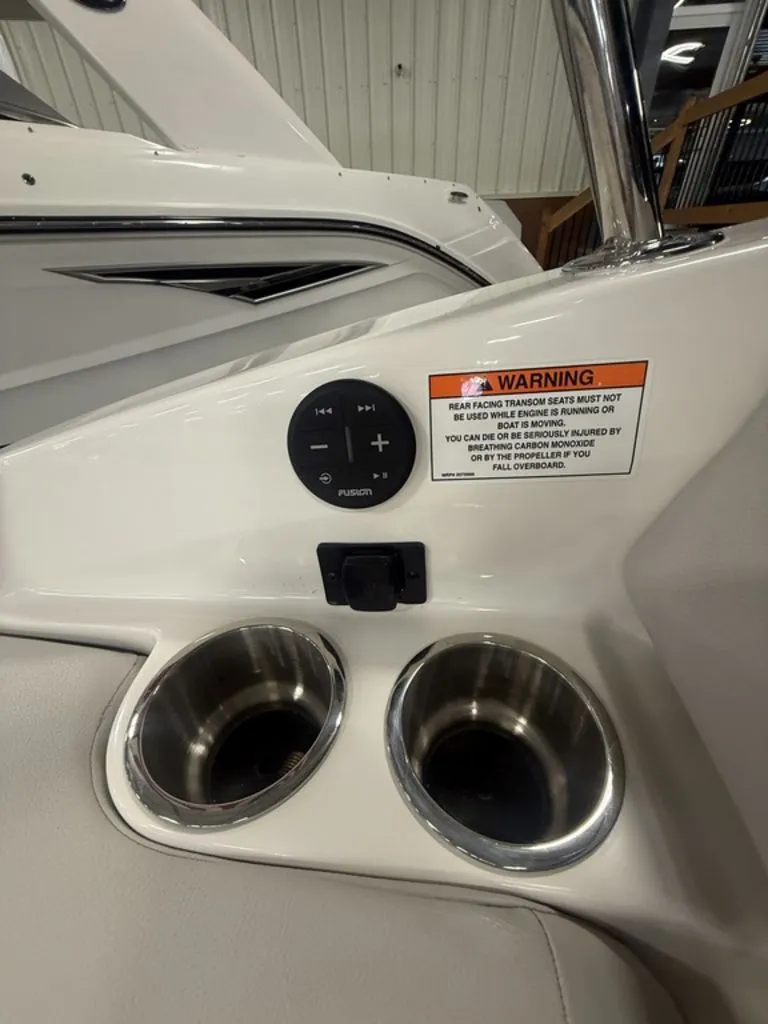 Slide: The Image of Sea Ray SDX 270 Surf 2025 - 17