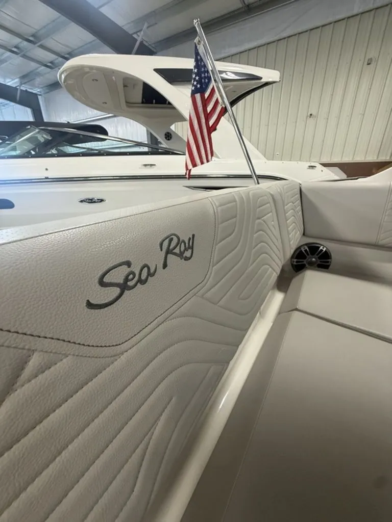 Slide: The Image of Sea Ray SDX 270 Surf 2025 - 18