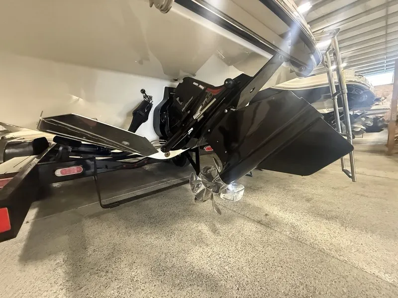 Slide: The Image of Sea Ray SDX 270 Surf 2025 - 22