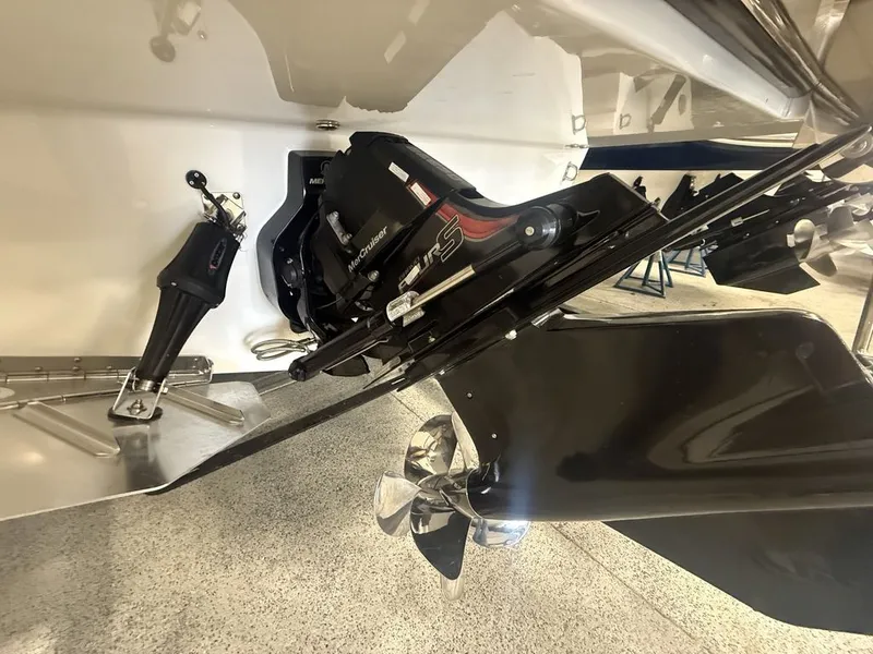 Slide: The Image of Sea Ray SDX 270 Surf 2025 - 24