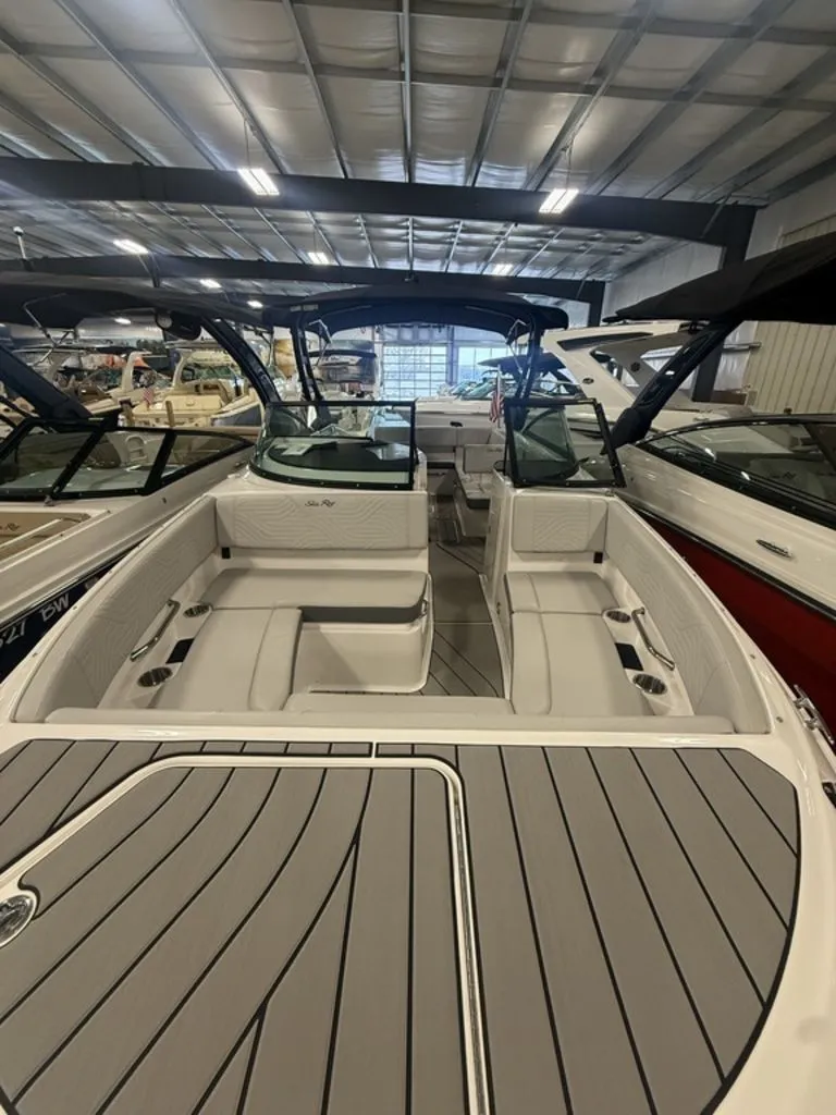 Slide: The Image of Sea Ray SDX 270 Surf 2025 - 25