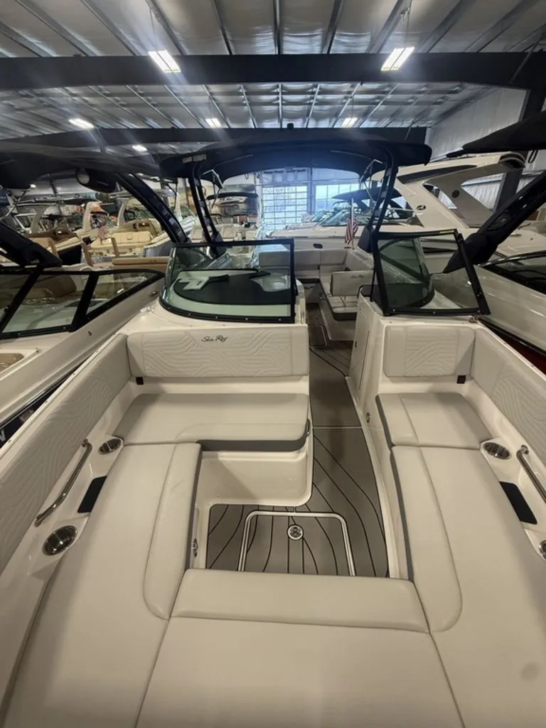 Slide: The Image of Sea Ray SDX 270 Surf 2025 - 4