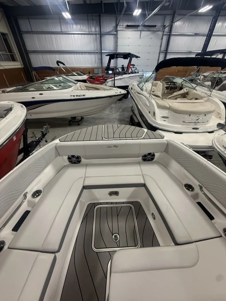 Slide: The Image of Sea Ray SDX 270 Surf 2025 - 6