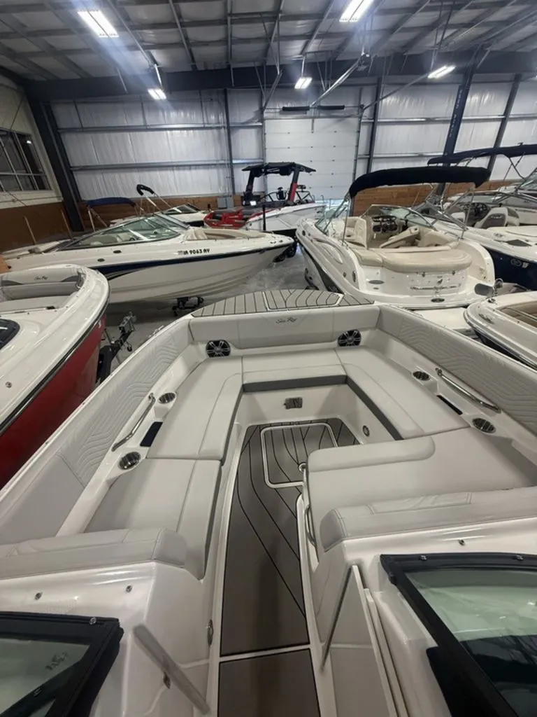 Slide: The Image of Sea Ray SDX 270 Surf 2025 - 7