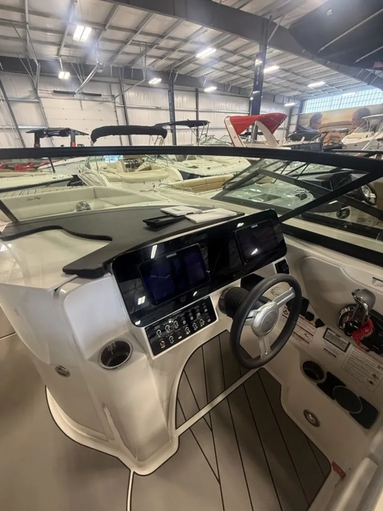 Slide: The Image of Sea Ray SDX 270 Surf 2025 - 9