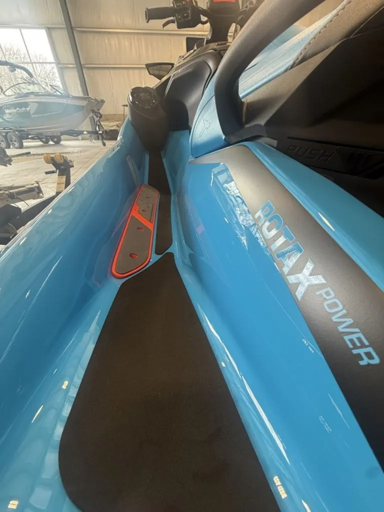 Slide: The Image of Sea-Doo RXT-X™ 325 Gulfstream Blue Premium 2026 - 10