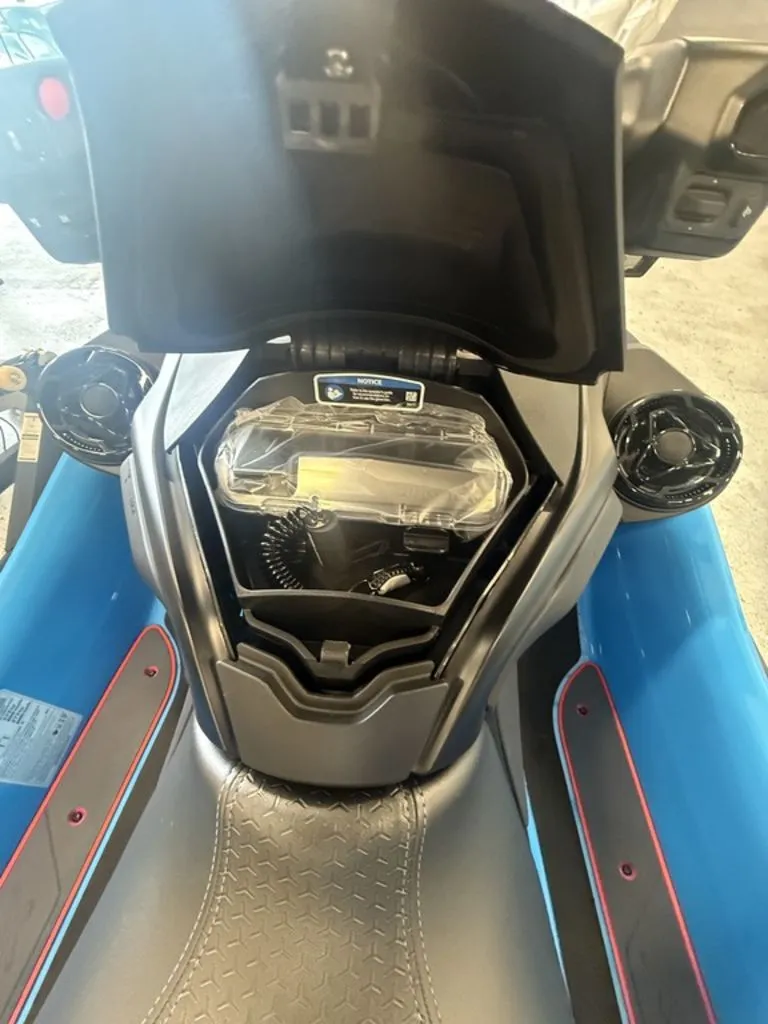 Slide: The Image of Sea-Doo RXT-X™ 325 Gulfstream Blue Premium 2026 - 12