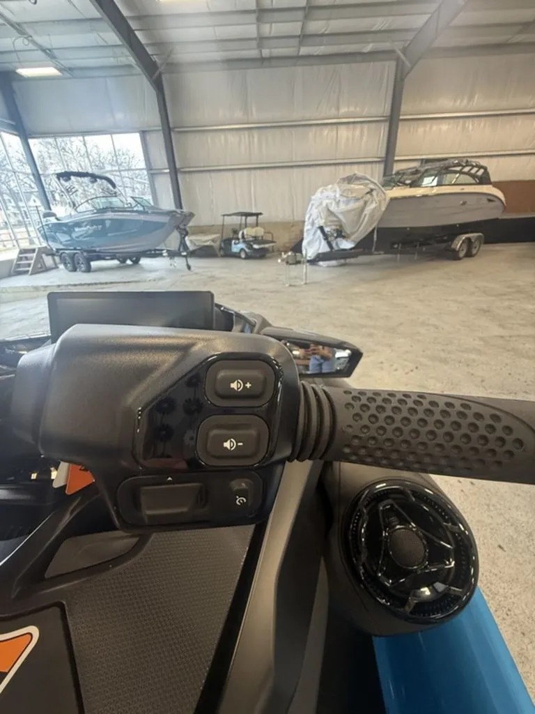 Slide: The Image of Sea-Doo RXT-X™ 325 Gulfstream Blue Premium 2026 - 14