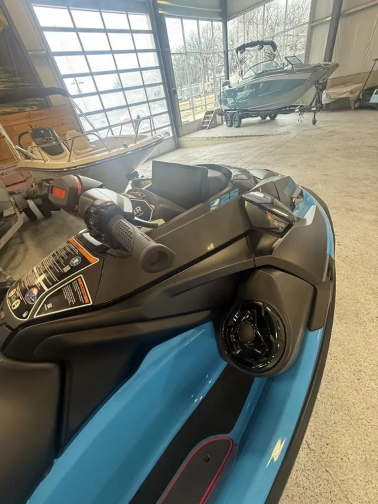 Slide: The Image of Sea-Doo RXT-X™ 325 Gulfstream Blue Premium 2026 - 15