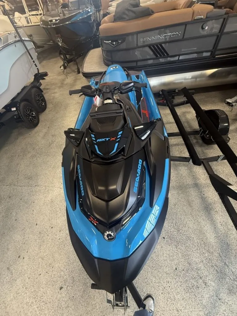 Slide: The Image of Sea-Doo RXT-X™ 325 Gulfstream Blue Premium 2026 - 3
