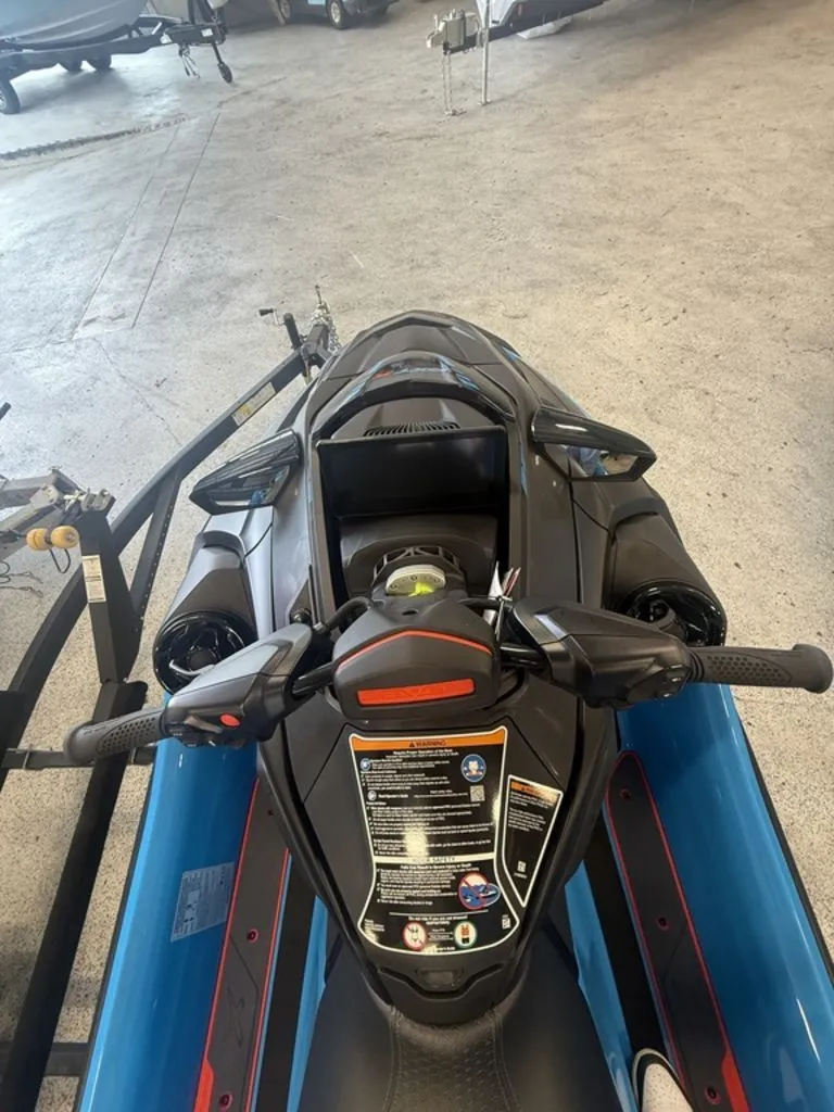 Slide: The Image of Sea-Doo RXT-X™ 325 Gulfstream Blue Premium 2026 - 5