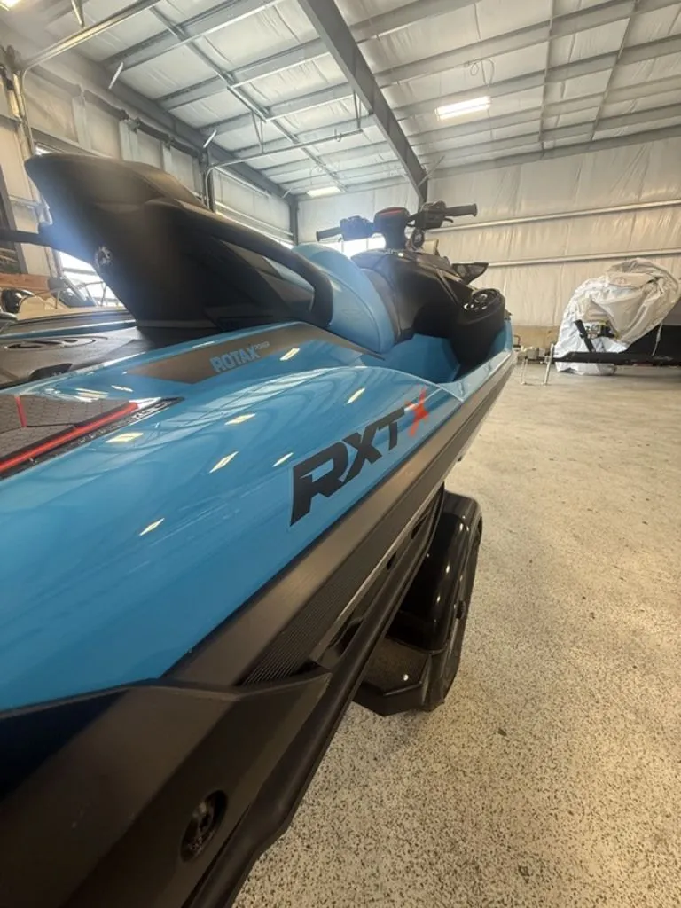 Slide: The Image of Sea-Doo RXT-X™ 325 Gulfstream Blue Premium 2026 - 7