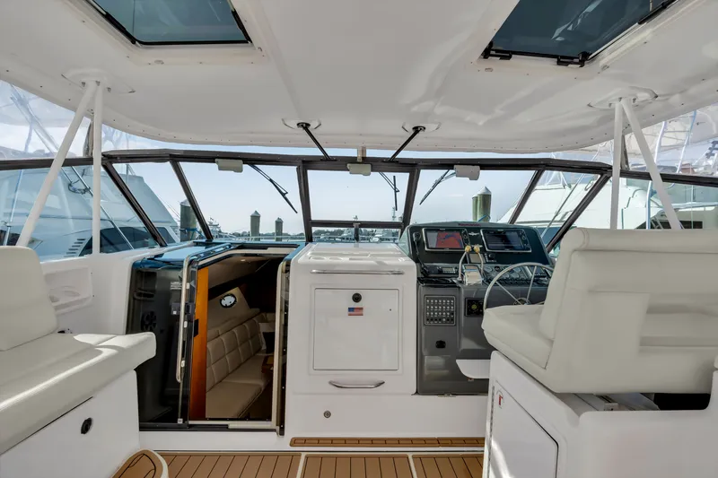 Slide: The Image of Tiara 4100 Open 2002 - 31