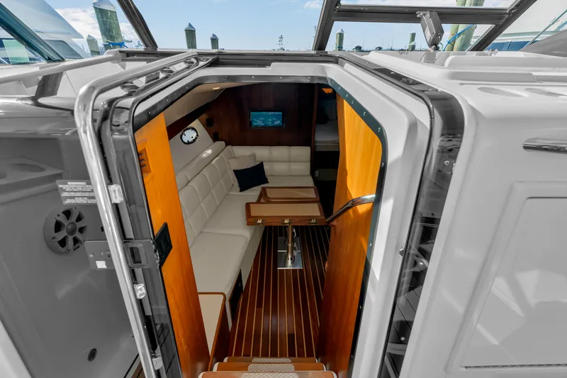 Slide: The Image of Tiara 4100 Open 2002 - 39