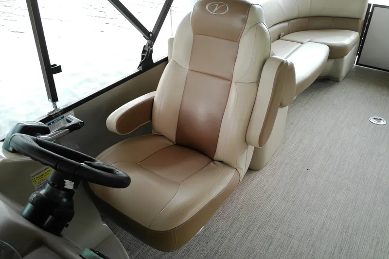 Slide: The Image of Captain's chair and seating area on 2016 Veranda Relax V2275RC pontoon boat. - 13