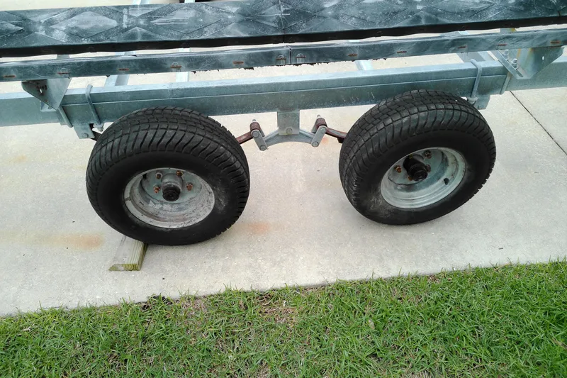 Slide: The Image of Trailer wheels and axle of a 2016 Veranda Relax V2275RC on concrete. - 21