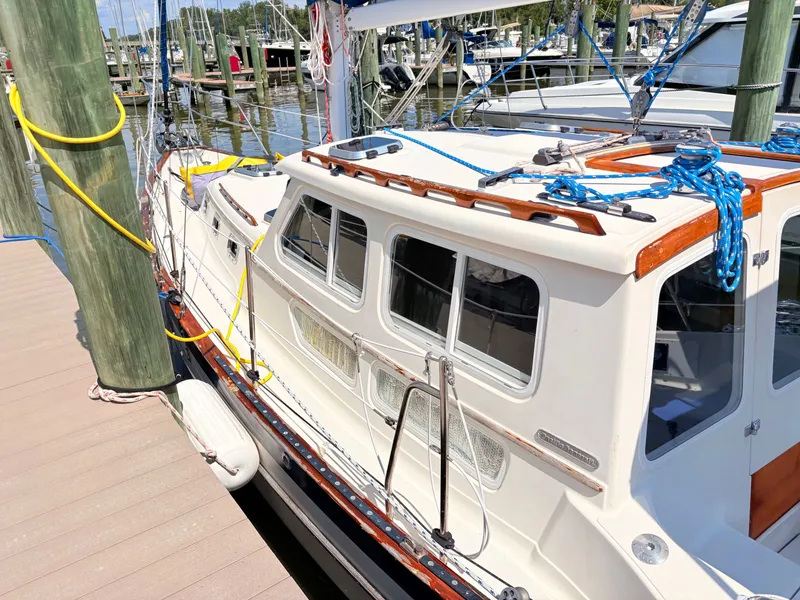 Slide: The Image of Pacific Seacraft Pilothouse 32 1995 - 3
