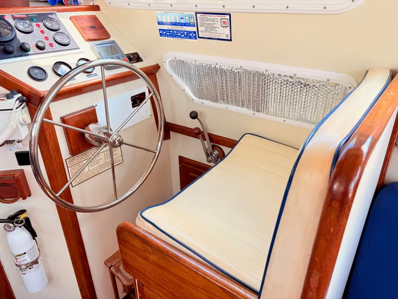 Slide: The Image of Pacific Seacraft Pilothouse 32 1995 - 30