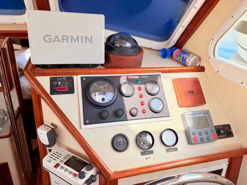 Slide: The Image of Pacific Seacraft Pilothouse 32 1995 - 31