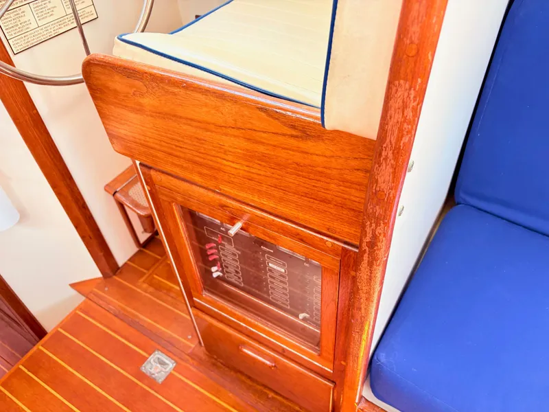 Slide: The Image of Pacific Seacraft Pilothouse 32 1995 - 33