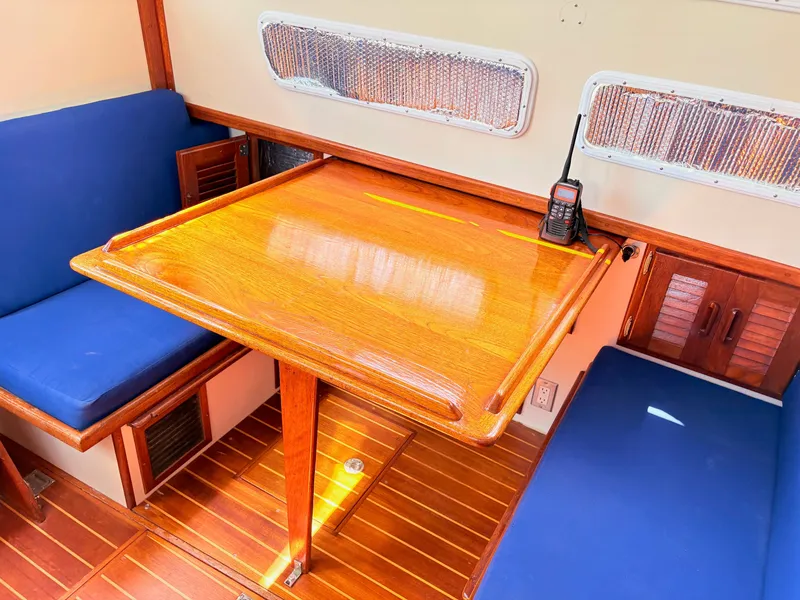 Slide: The Image of Pacific Seacraft Pilothouse 32 1995 - 37