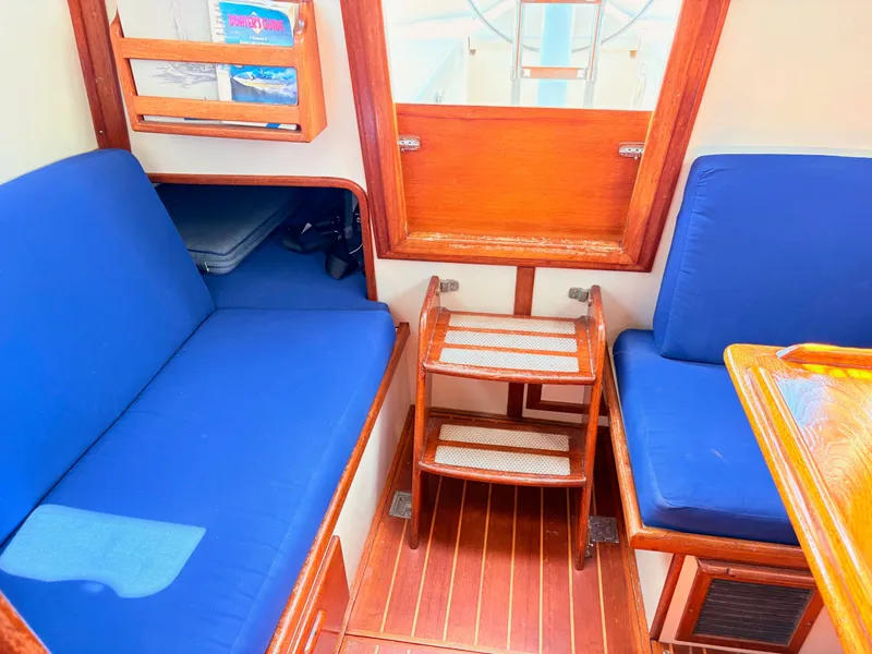 Slide: The Image of Pacific Seacraft Pilothouse 32 1995 - 39