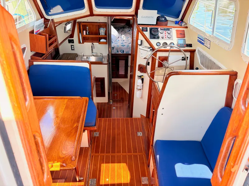 Slide: The Image of Pacific Seacraft Pilothouse 32 1995 - 4