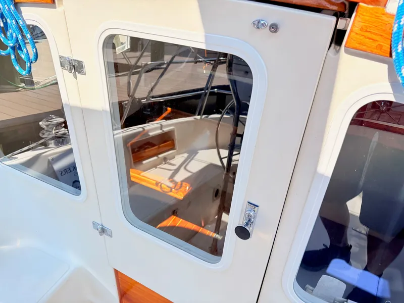 Slide: The Image of Pacific Seacraft Pilothouse 32 1995 - 41