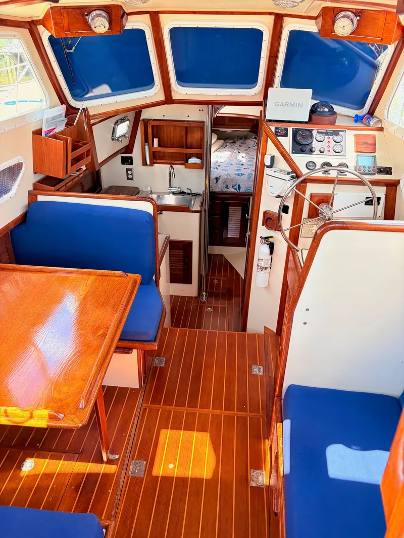 Slide: The Image of Pacific Seacraft Pilothouse 32 1995 - 5
