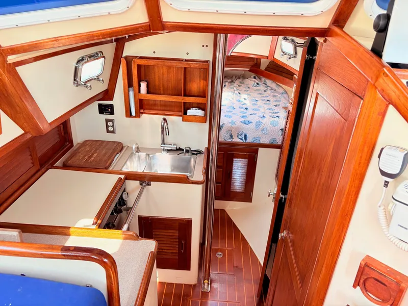 Slide: The Image of Pacific Seacraft Pilothouse 32 1995 - 6