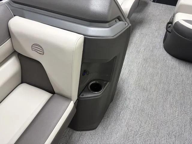 Slide: The Image of Sun Tracker Fishin' Barge 20 DLX 2026 - 14