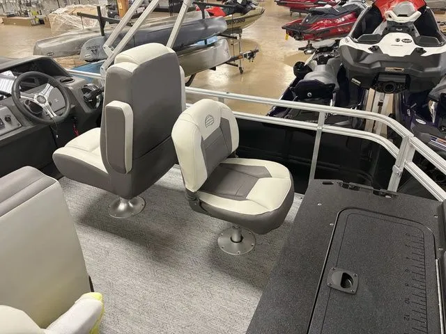 Slide: The Image of Sun Tracker Fishin' Barge 20 DLX 2026 - 25