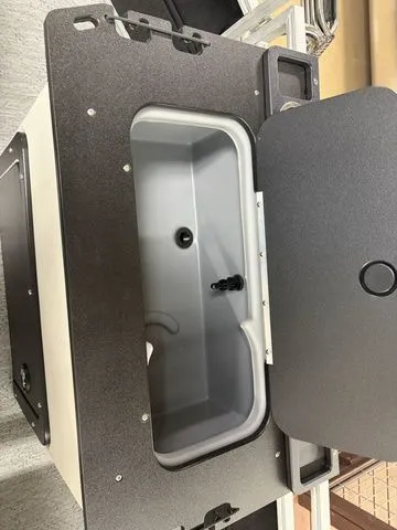 Slide: The Image of Sun Tracker Fishin' Barge 20 DLX 2026 - 37