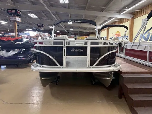 Slide: The Image of Sun Tracker Fishin' Barge 20 DLX 2026 - 5