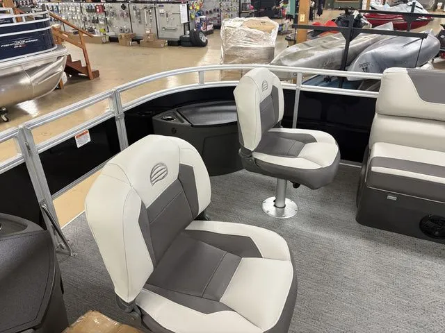 Slide: The Image of Sun Tracker Fishin' Barge 20 DLX 2026 - 51